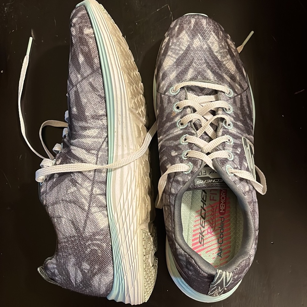 Sketchers relaxed fit with air cooled memory foam - Picture 2 of 7